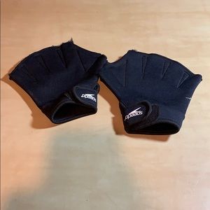 Speedo swimming gloves